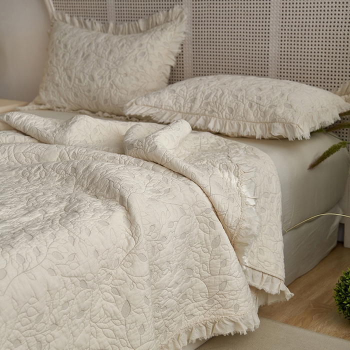 91家纺网 家纺一手货源 找家纺 安莱生活 2024新品百分百全棉密道绗缝成品酵素洗多功能床盖三件套 叶语