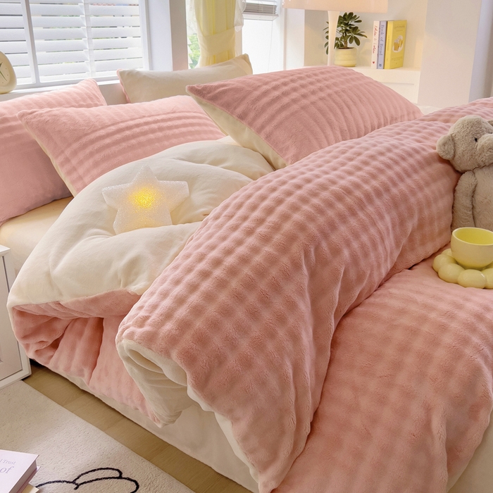 91家纺网 家纺一手货源 找家纺 琪琪阁家纺 2024新款牛奶绒泡泡绒四件套 樱花粉