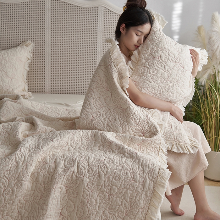 91家纺网 家纺一手货源 找家纺 安莱生活 2024新品百分百全棉密道绗缝成品酵素洗多功能床盖三件套 红柳