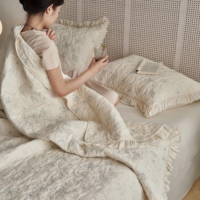 91家纺网 家纺一手货源 找家纺 安莱生活 2024新品百分百全棉密道绗缝成品酵素洗多功能床盖三件套 蝶恋