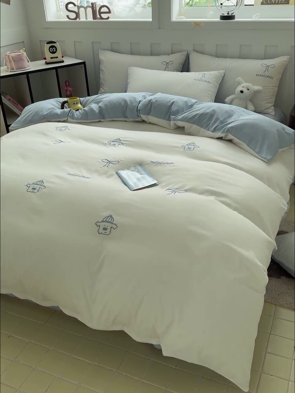 91家纺网 家纺一手货源 找家纺 曼谷 帽子狗刺绣四件套磨毛床上用品水洗棉三件套件 帽子狗-米白蓝