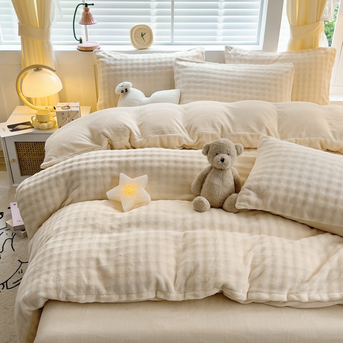 91家纺网 家纺一手货源 找家纺 琪琪阁家纺 2024新款牛奶绒泡泡绒单被套 奶油白