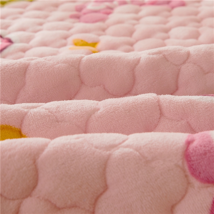 91家纺网 家纺一手货源 找家纺 喜居 2024新款A类加厚牛奶绒床褥子学生床垫子薄床垫床褥垫 草莓熊
