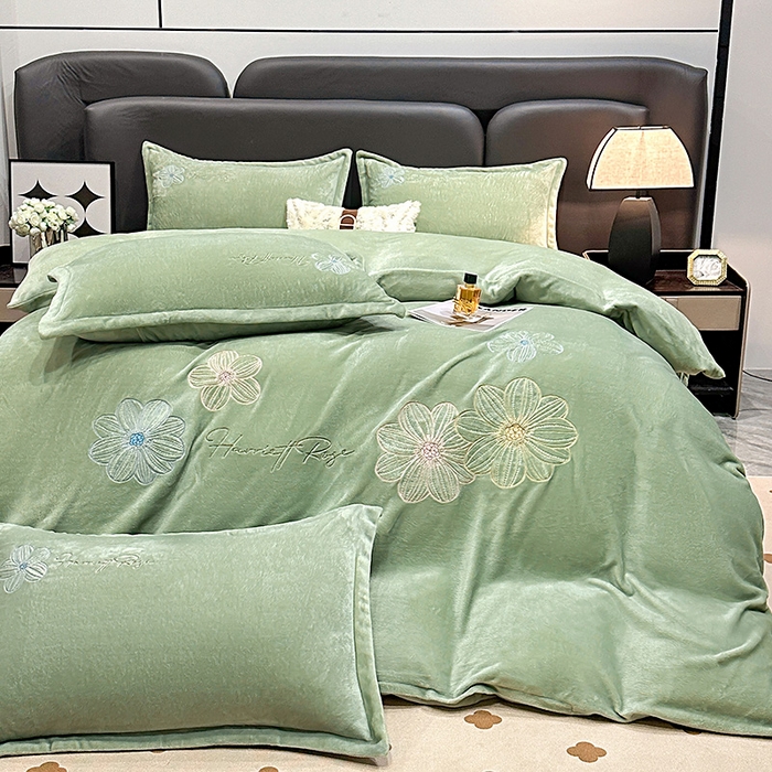 91家纺网 家纺一手货源 找家纺 陌乘坊家纺 2024新款牛奶绒刺绣四件套-倾城系列 倾城-果绿色