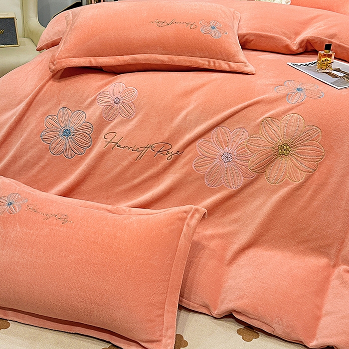 91家纺网 家纺一手货源 找家纺 陌乘坊家纺 2024新款牛奶绒刺绣四件套-倾城系列 倾城-爱玛橙