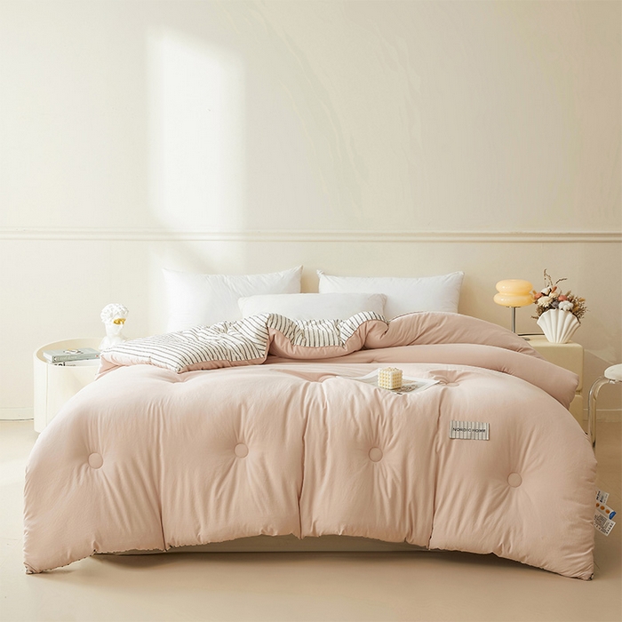 91家纺网 家纺一手货源 找家纺 荔禾家居 2024新款A类素色条纹双拼大豆被子被芯 条纹-盈盈粉