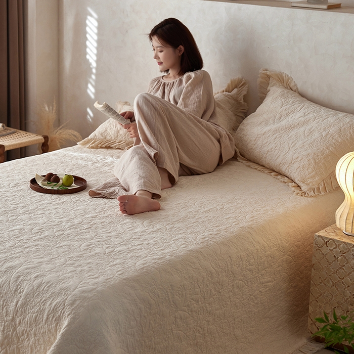 91家纺网 家纺一手货源 找家纺 安莱生活 2024新品百分百全棉密道绗缝成品酵素洗多功能床盖三件套 楠枝