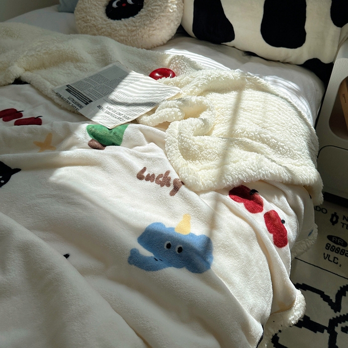 91家纺网 家纺一手货源 找家纺 萝莉家纺 2024秋冬新款多功能加厚牛奶绒羊羔绒多功能毛毯 苹果乐园