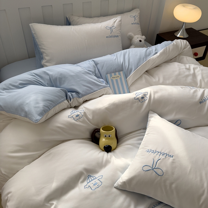 91家纺网 家纺一手货源 找家纺 曼谷 帽子狗刺绣四件套磨毛床上用品水洗棉三件套件 帽子狗-米白蓝