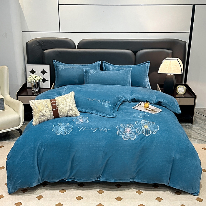 91家纺网 家纺一手货源 找家纺 陌乘坊家纺 2024新款牛奶绒刺绣四件套-倾城系列 倾城-宾利蓝