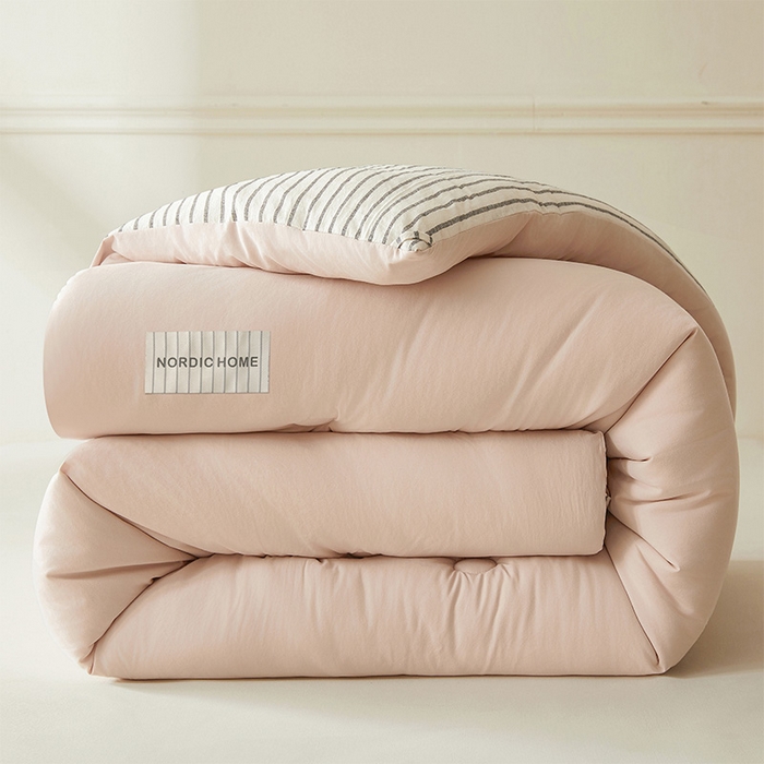 91家纺网 家纺一手货源 找家纺 荔禾家居 2024新款A类素色条纹双拼大豆被子被芯 条纹-盈盈粉