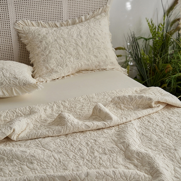 91家纺网 家纺一手货源 找家纺 安莱生活 2024新品百分百全棉密道绗缝成品酵素洗多功能床盖三件套 叶语