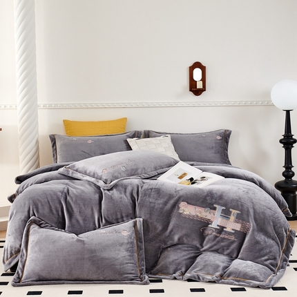 91家纺网 家纺一手货源 找家纺 （总）昊翔2024新款牛奶绒刺绣四件套