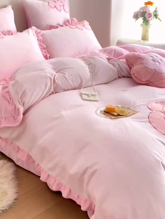 91家纺网 家纺一手货源 找家纺 绒梦里 2024新款加厚韩版贴布绣花牛奶绒-梦之花系列 梦之花-梦幻粉