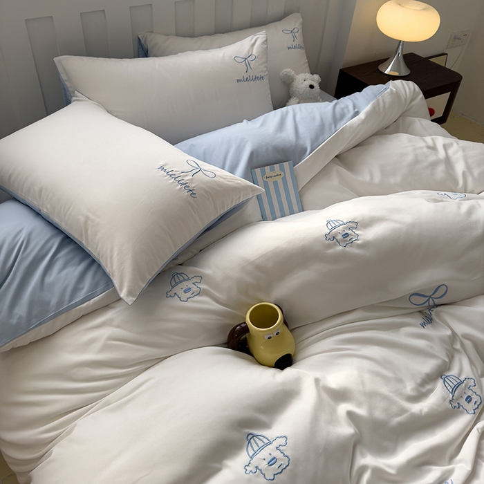 91家纺网 家纺一手货源 找家纺 曼谷 帽子狗刺绣四件套磨毛床上用品水洗棉三件套件 帽子狗-米白蓝