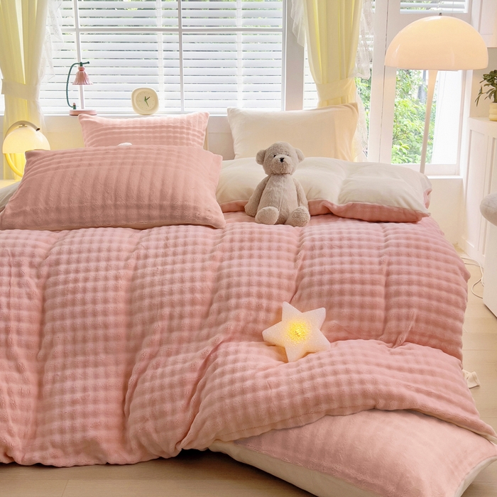 91家纺网 家纺一手货源 找家纺 琪琪阁家纺 2024新款牛奶绒泡泡绒四件套 樱花粉