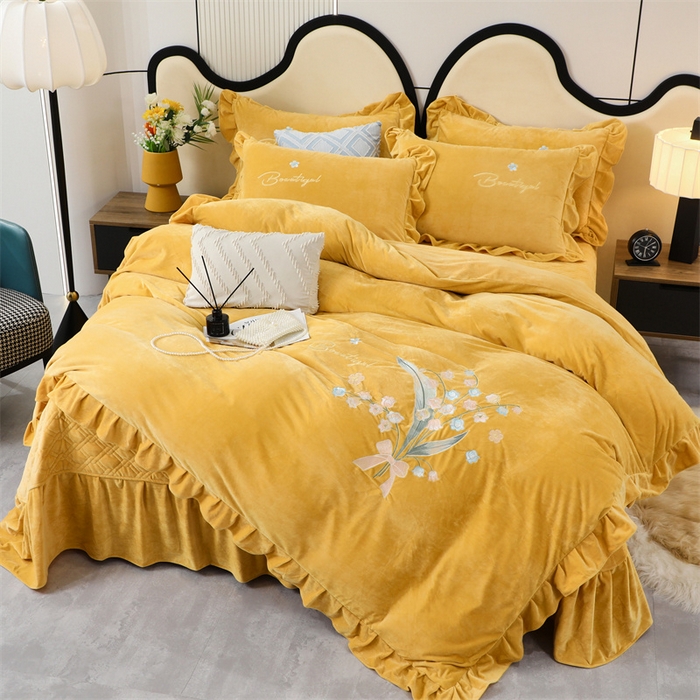 91家纺网 家纺一手货源 找家纺 卡迪亚家纺 2024新款宝宝绒绣花床盖款四件套-铃兰花 姜黄