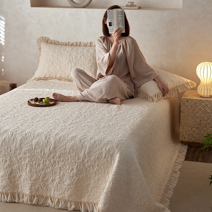 91家纺网 家纺一手货源 找家纺 安莱生活 2024新品百分百全棉密道绗缝成品酵素洗多功能床盖三件套 楠枝