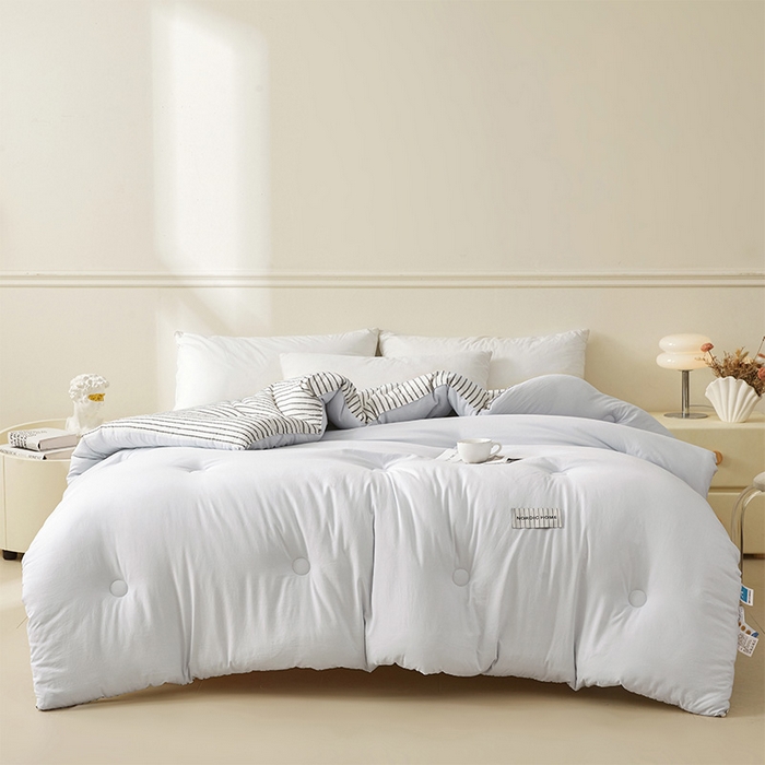 91家纺网 家纺一手货源 找家纺 荔禾家居 2024新款A类素色条纹双拼大豆被子被芯 条纹-洱海蓝