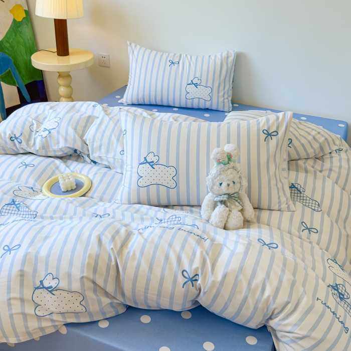 91家纺网 家纺一手货源 找家纺 感遇家纺 2024新款全棉印花四件套 浅蓝兔