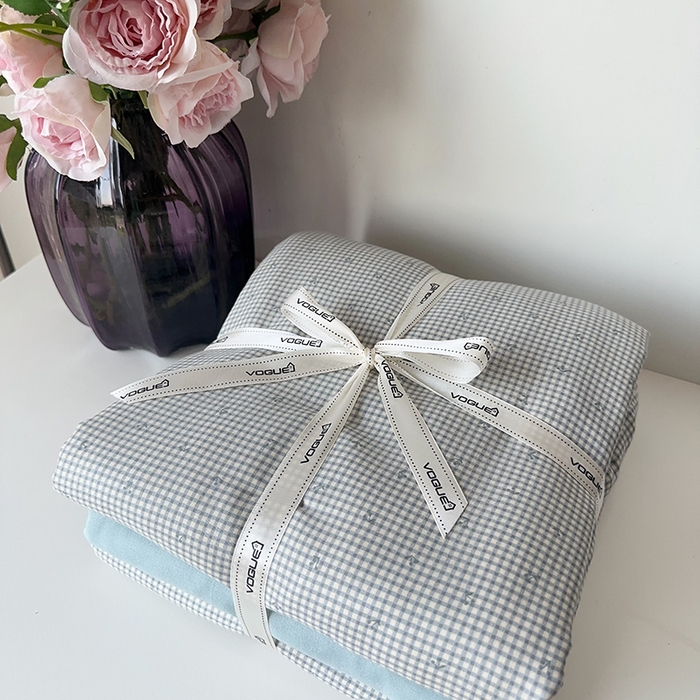 91家纺网 家纺一手货源 找家纺 麦伦家居 2024春夏新品全棉有氧双层纱印花系列四件套（叠拍图） 樱桃小格蓝