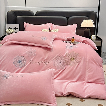 陌乘坊家纺 2024新款牛奶绒刺绣四件套-倾城系列 倾城-樱花粉