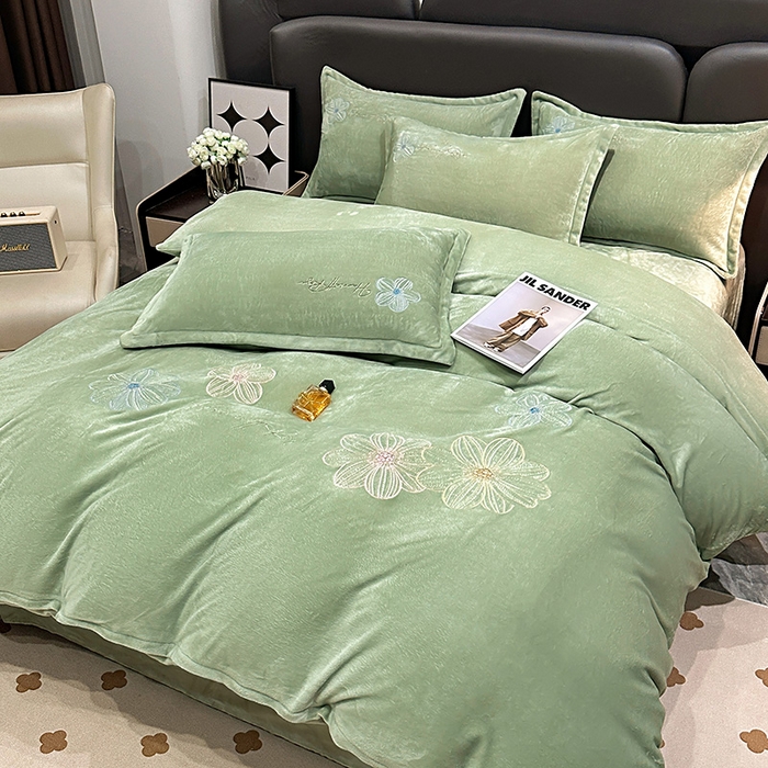 91家纺网 家纺一手货源 找家纺 陌乘坊家纺 2024新款牛奶绒刺绣四件套-倾城系列 倾城-果绿色