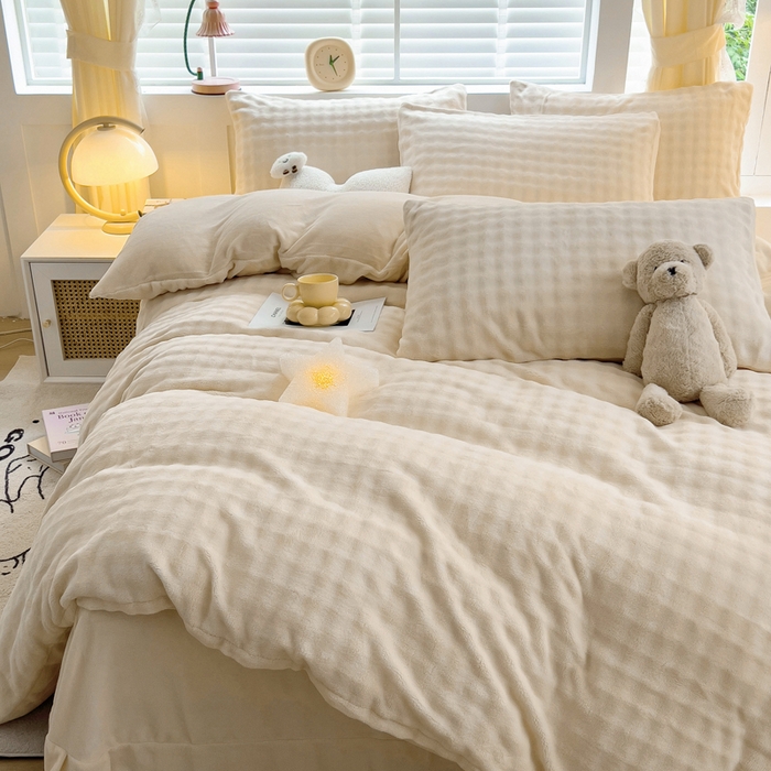 91家纺网 家纺一手货源 找家纺 琪琪阁家纺 2024新款牛奶绒泡泡绒四件套 奶油白