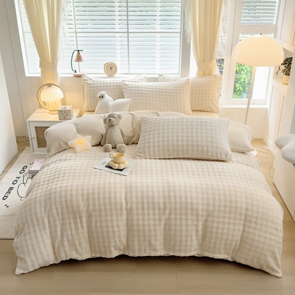 91家纺网 家纺一手货源 找家纺 琪琪阁家纺 2024新款牛奶绒泡泡绒四件套 奶油白