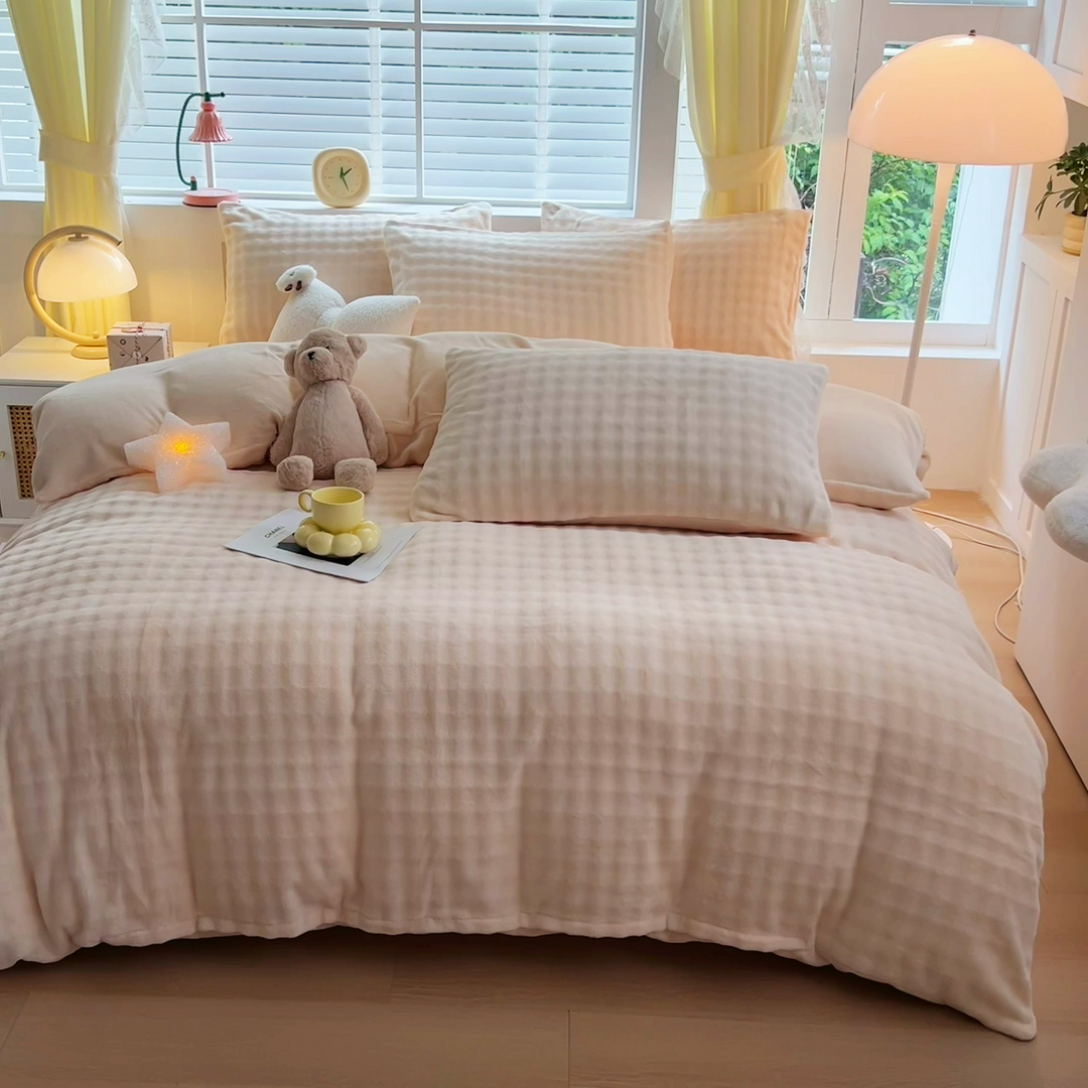 91家纺网 家纺一手货源 找家纺 琪琪阁家纺 2024新款牛奶绒泡泡绒单被套 奶油白