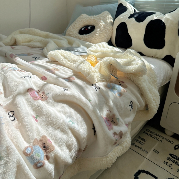 91家纺网 家纺一手货源 找家纺 萝莉家纺 2024秋冬新款多功能加厚牛奶绒羊羔绒多功能毛毯 樱桃熊