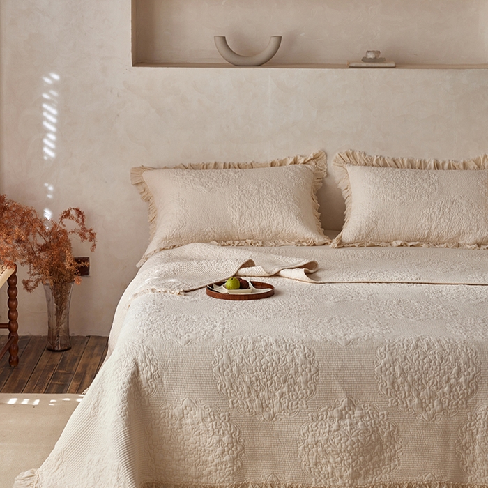 91家纺网 家纺一手货源 找家纺 安莱生活 2024新品百分百全棉密道绗缝成品酵素洗多功能床盖三件套 觅境