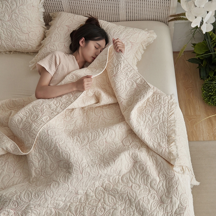 91家纺网 家纺一手货源 找家纺 安莱生活 2024新品百分百全棉密道绗缝成品酵素洗多功能床盖三件套 红柳