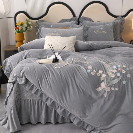 91家纺网 家纺一手货源 找家纺 （总）卡迪亚家纺 2024新款宝宝绒绣花床盖款四件套-铃兰花