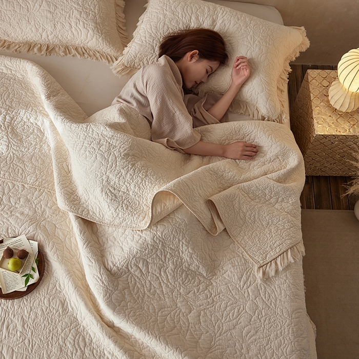 91家纺网 家纺一手货源 找家纺 安莱生活 2024新品百分百全棉密道绗缝成品酵素洗多功能床盖三件套 晓薇