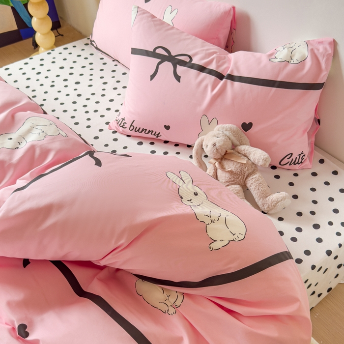 91家纺网 家纺一手货源 找家纺 感遇家纺 2024新款全棉印花四件套 大白兔粉