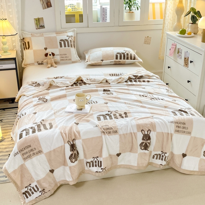 91家纺网 家纺一手货源 找家纺 楠沐家纺 2025新款双面牛奶绒多功能印花毛毯 比心兔