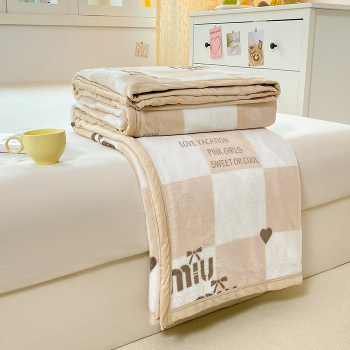 91家纺网 家纺一手货源 找家纺 楠沐家纺 2025新款双面牛奶绒多功能印花毛毯 比心兔