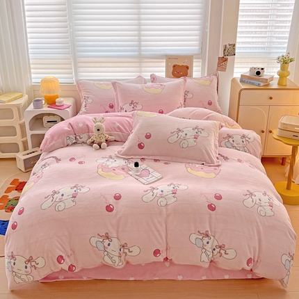 91家纺网 家纺一手货源 找家纺 KT猫直营店 2024新款三丽鸥库洛米牛奶绒四件套 可爱玉桂狗