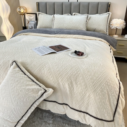 鑫利来家纺 2024新款牛奶绒雕花压线款四件套 欧式-奶油白