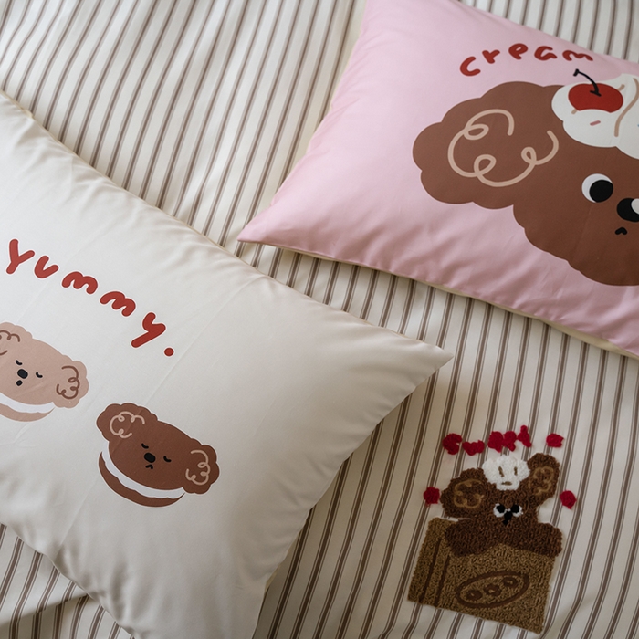 91家纺网 家纺一手货源 找家纺 窝米2024毛巾绣x数码 13370全棉撞色卡通系列四件套 奶油小狗