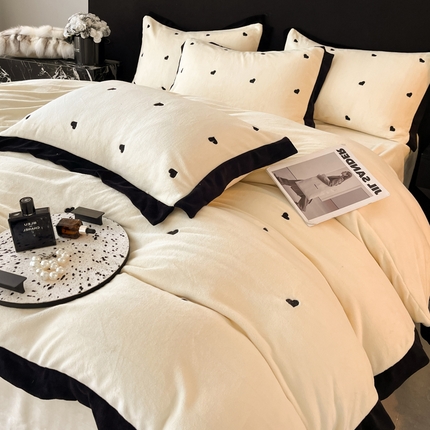 米彩家纺 2024新款A类轻奢风牛奶绒绣花四件套-爱心蝴蝶结系列 爱心-奶昔白