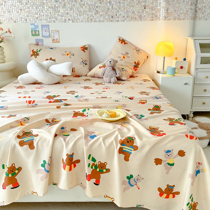 91家纺网 家纺一手货源 找家纺 妖妖家纺 2024新款超柔软糯水洗云朵棉印花单床单 滑板小熊