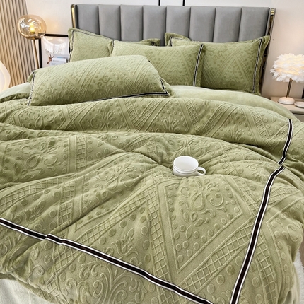 91家纺网 家纺一手货源 找家纺 （总）鑫利来家纺 2025新款牛奶绒雕花压线款四件套