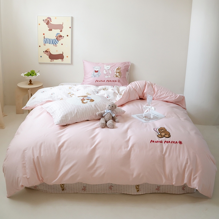 91家纺网 家纺一手货源 找家纺 窝米2024毛巾绣x数码 13370全棉撞色卡通系列四件套 小熊乖宝