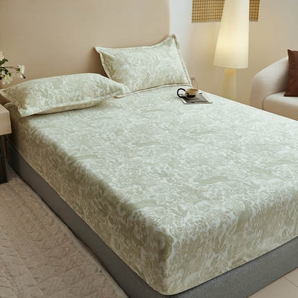 91家纺网 家纺一手货源 找家纺 舒居家纺 2024新款双色立体剪花雕花牛奶绒床笠 魔法森林--青草色