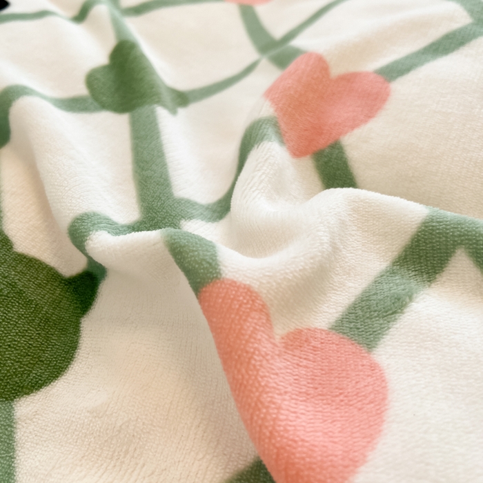 91家纺网 家纺一手货源 找家纺 绘萱家居 2025新款高克重印花牛奶绒四件套 萌萌熊猫