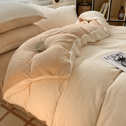 91家纺网 家纺一手货源 找家纺 绘萱 2025新款高克重纯色双拼牛奶绒四件套 奶油米咖