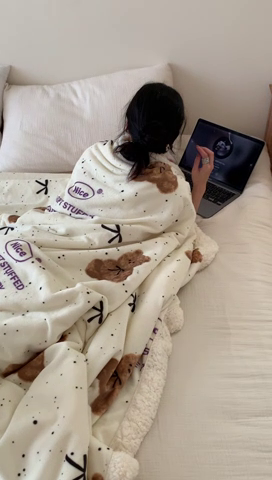 91家纺网 家纺一手货源 找家纺 桃喜 2024新款亲肤舒适牛奶绒羊羔绒毛毯 点点小熊