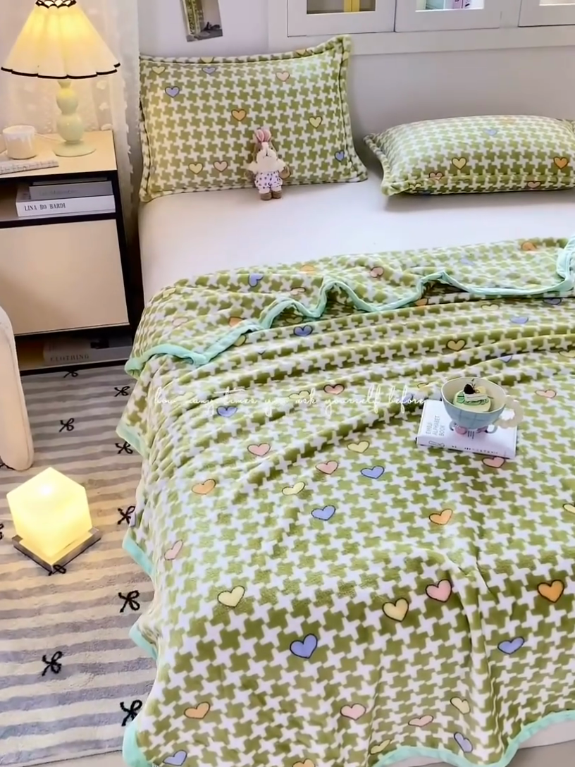 91家纺网 家纺一手货源 找家纺 楠沐家纺 2025新款双面牛奶绒多功能印花毛毯 绿色心情